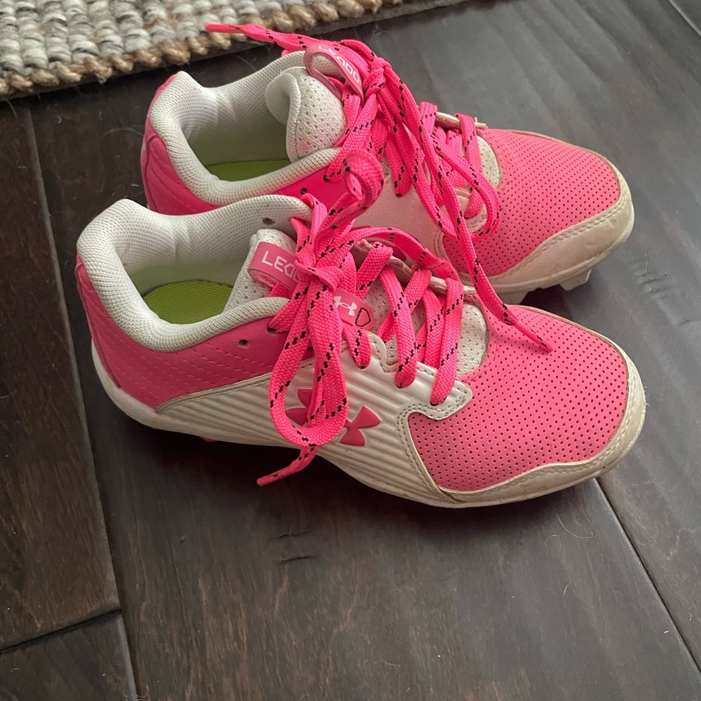 Girls Under Armour softball cleats in size 13